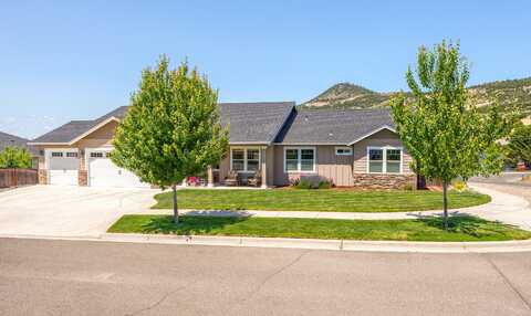 4833 Hathaway Drive, Medford, OR 97504