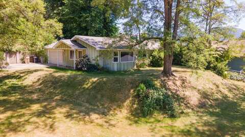 1105 NE Beacon Drive, Grants Pass, OR 97526