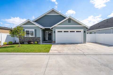 305 SW Tayberry Glen Lane, Grants Pass, OR 97527