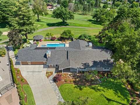 156 Greenway Circle, Medford, OR 97504