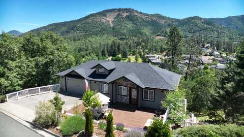 1550 Panoramic Loop Loop, Grants Pass, OR 97527