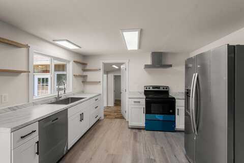 6615 Rockydale Road, Cave Junction, OR 97523