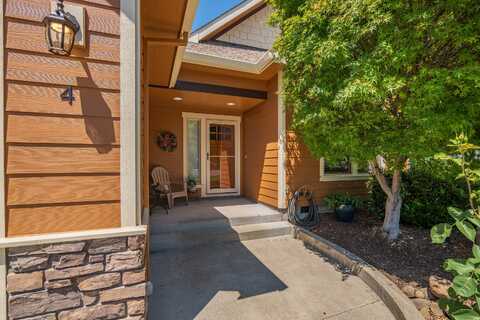 4 Meadowfield Circle, Eagle Point, OR 97524