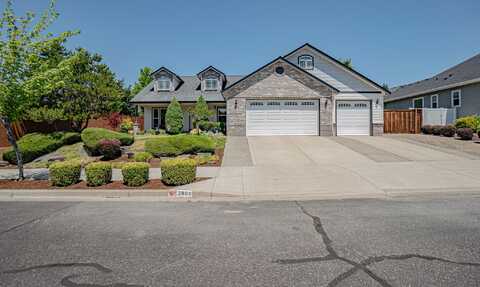 389 Leandrea Lane, Eagle Point, OR 97524