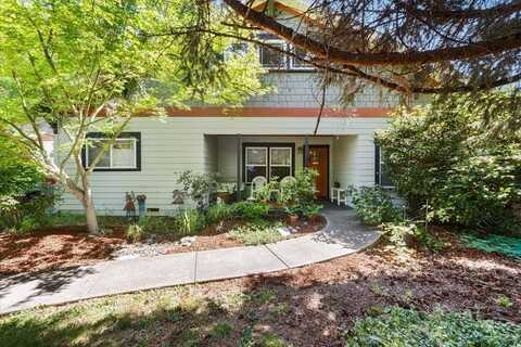 1205 E Park Street, Grants Pass, OR 97527