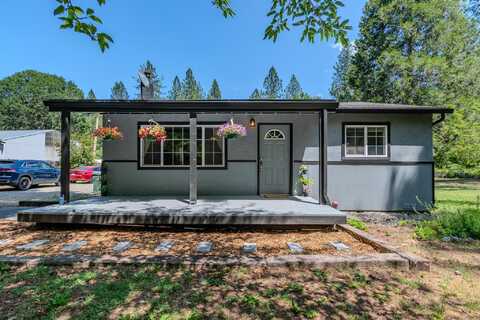 8852 W Evans Creek Road, Rogue River, OR 97537