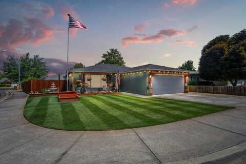 407 Hayes Avenue, Medford, OR 97501