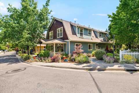 866 Blackberry Lane, Ashland, OR 97520