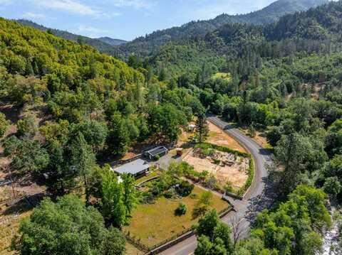 15551 E Evans Creek Road, Rogue River, OR 97537