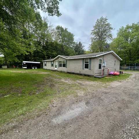 4109 N Maplecrest, Sanford, MI 48657