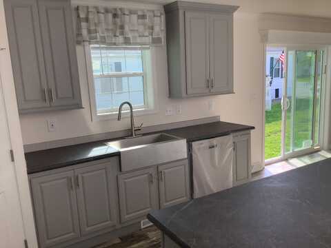 10 TOWN AND COUNTRY DRIVE, Lisbon, ME 04250