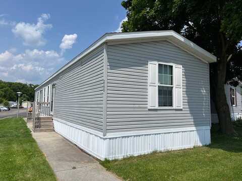 2708 Cour Regis, St. Clair, MI 48079