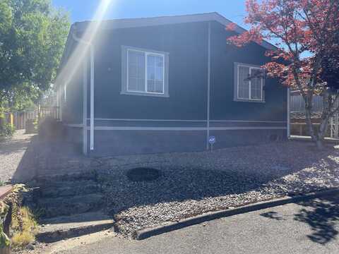 17909 S Country Village Dr, Oregon City, OR 97045