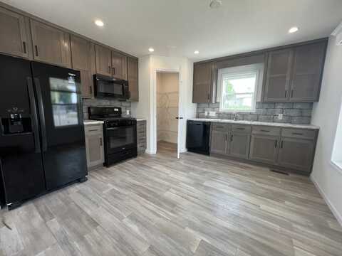 1137 Rochford Dr., Wayland, MI 49348