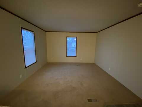 900 Cour Retta, Warren, MI 48091