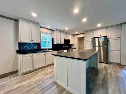 4188 Doral Dr, Muskegon, MI 49442