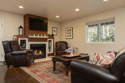 941 Buckskin Dr, Hailey, ID 83333