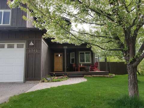 1741 Laurelwood Dr, Hailey, ID 83333