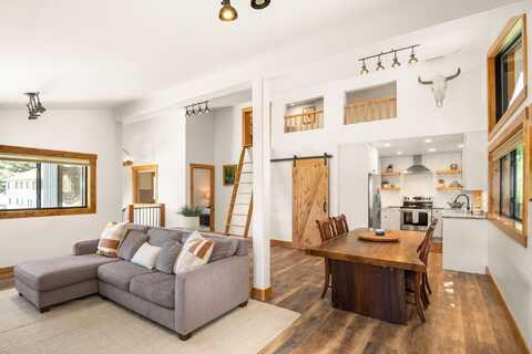 271 W 1st St, Ketchum, ID 83340