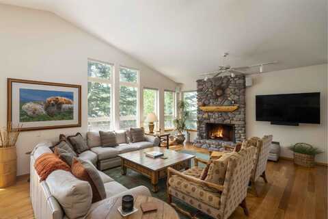 4614 Arrowwood Condo Dr, Sun Valley, ID 83353