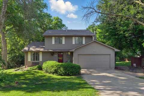 140 BRIAR RIDGE Drive, COUNCIL BLUFFS, IA 51503