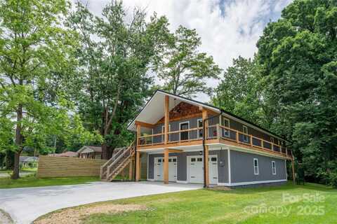 2513 Rolfe Street, Hendersonville, NC 28791