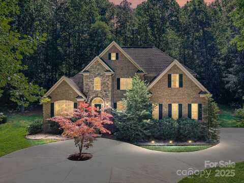 5955 Mountain Point Lane, Charlotte, NC 28216
