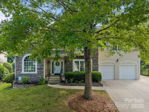 9038 Sandpiper Drive, Charlotte, NC 28277