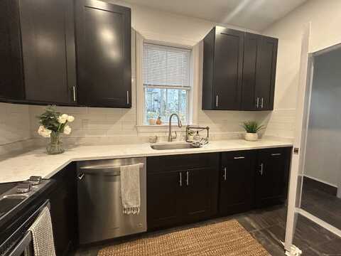 23 Moore Avenue, New London, CT 06320