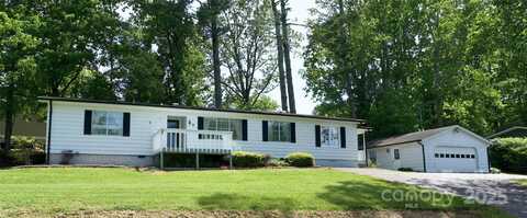 7 Lakewood Road, Hendersonville, NC 28792