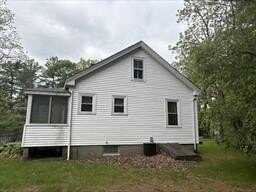 52 CARPENTER Street, Seekonk, MA 02771