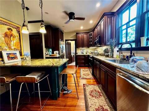 17 Lincoln Street, Newport, RI 02840