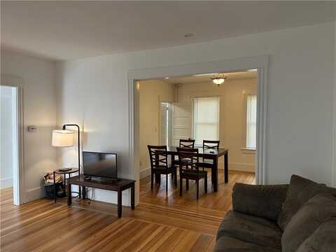 13 Kilburn Court, Newport, RI 02840