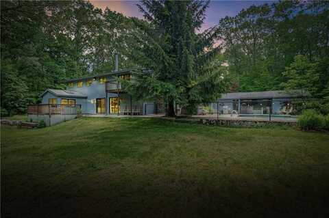 24 Lincoln Drive, North Smithfield, RI 02896