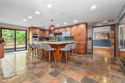 24 Lincoln Drive, North Smithfield, RI 02896