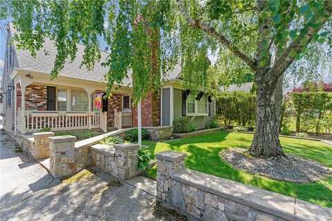 21 Foxhill Avenue, Bristol, RI 02809