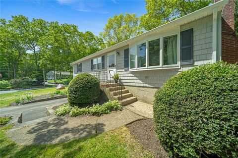 10 Meadowland Drive, North Kingstown, RI 02852