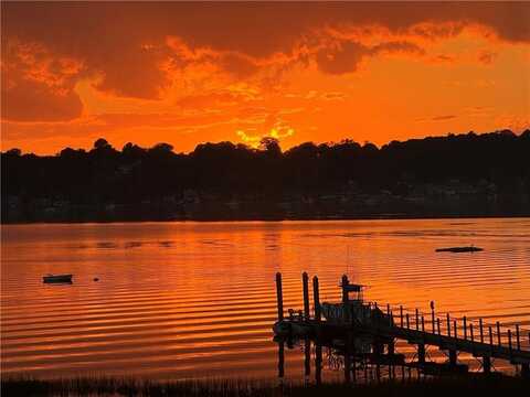 5 Pokanoket Trail, Warren, RI 02885
