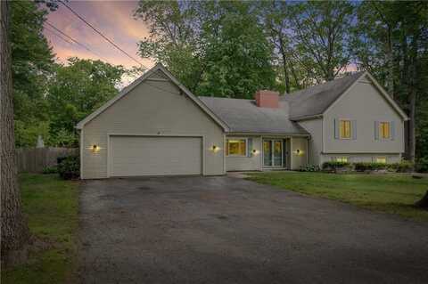 8 Westgate Road, Cumberland, RI 02864