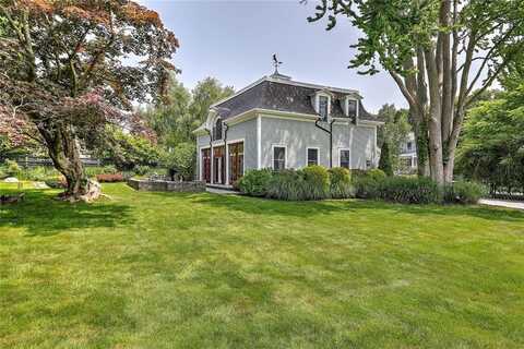 12 Howe Street, Bristol, RI 02809