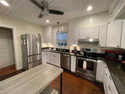 5 Elliot Place, Newport, RI 02840
