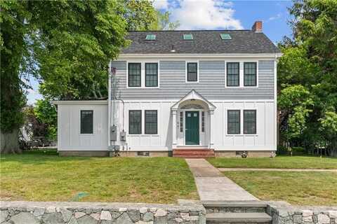 94 East Main Road, Middletown, RI 02842