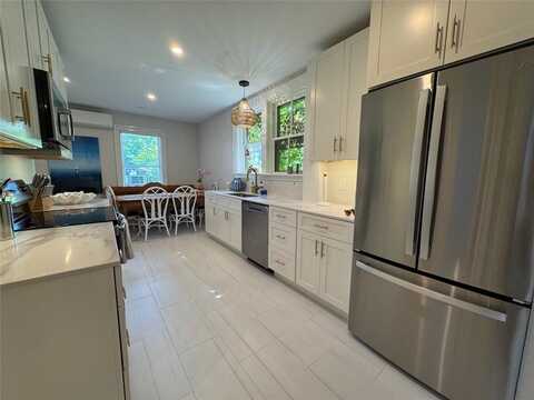 8 Barney Street, Newport, RI 02840