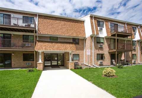 752 Quaker Lane, Warwick, RI 02818