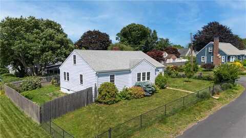 98 Haskins Avenue, Tiverton, RI 02878