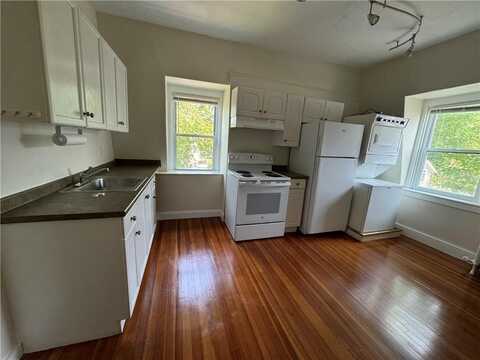 26 Ayrault Street, Newport, RI 02840