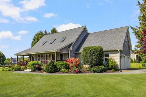 9 Spring Hill Road, Portsmouth, RI 02871