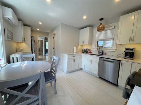 8 Barney Street, Newport, RI 02840