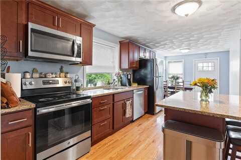 27 Aberdeen Street, West Warwick, RI 02893