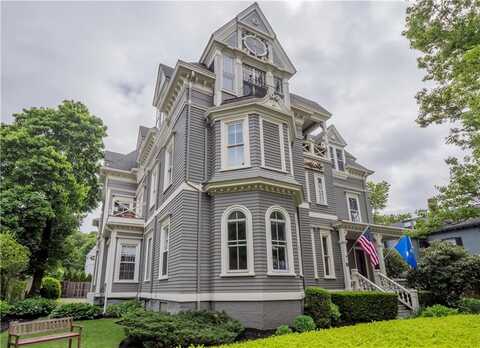 8 Cottage Street, Newport, RI 02840